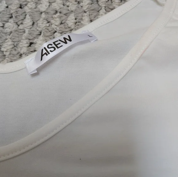 Pretty Amazon Top - Picture 3 of 6